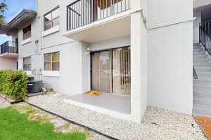 7180 Nw 179th St 105, Hialeah