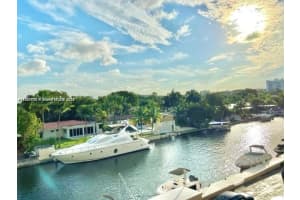 2020 Ne 135th St 407, North Miami