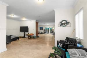 3154 Plaza St, Miami