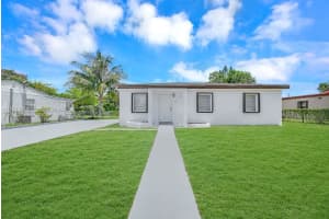 2791 Nw 151st Ter, Miami Gardens