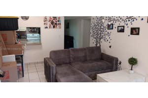 1555 W 44th Pl 221b, Hialeah