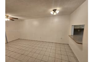 1555 W 44th Pl APT 221B, Hialeah, FL 33012, - MLS#A11821550