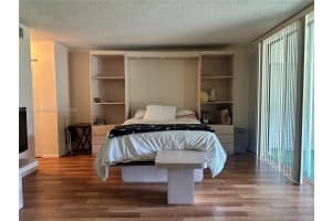 447 Ne 195th St 115, Miami