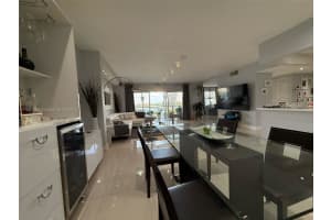 471 Ives Dairy Rd Apt 206-3, Miami, FL 33179, Sold 09/12/25