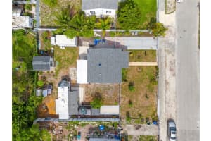 2330 Nw 94th St, Miami