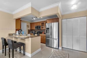 460 W Park Dr APT 104, Miami, FL 33172, Sold 07/28/25