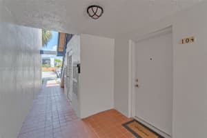 460 W Park Dr APT 104, Miami, FL 33172, Sold 07/28/25