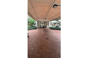 3980 Oaks Clubhouse Dr 302, Pompano Beach