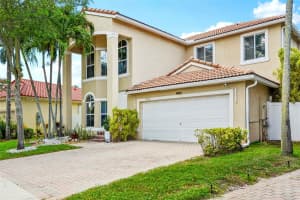 1745 Nw 77th Ave, Pembroke Pines