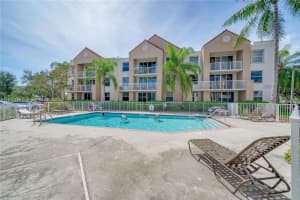 2711 Ocean Club Blvd 207, Hollywood