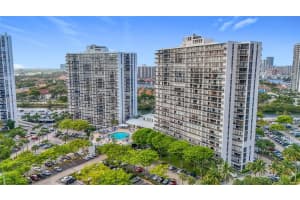 3731 N Country Club Dr 126, Aventura