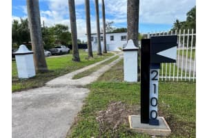 2100 Nw 107th St, Miami
