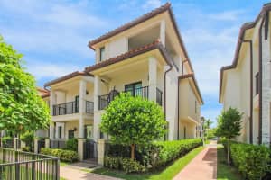 4809 Nw 83rd Pkwy, Doral