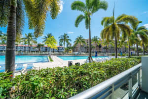 2950 NE 188th St APT 140, Aventura, FL 33180, - MLS#A11822709