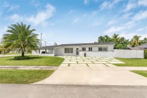 10371 SW 44th St, Miami, FL 33165, Sold 08/23/25