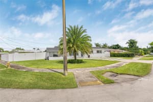 10371 SW 44th St, Miami, FL 33165, Sold 08/23/25