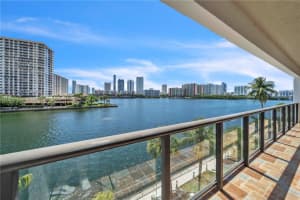 4000 NE 168th St, Miami, FL 33160, - MLS#A11822760