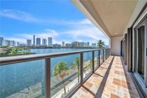 4000 NE 168th St, Miami, FL 33160, - MLS#A11822760
