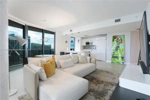 45 SW 9th St Apt 3403, Miami, FL 33130, Sold 08/18/25