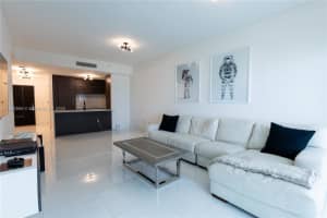 900 Biscayne Blvd 2210, Miami