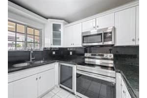 6753 NW 182nd St APT 104, Hialeah, FL 33015, - MLS#A11822981