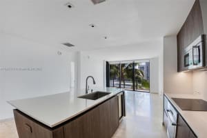 68 Se 6th St 806, Miami