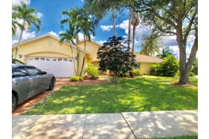 19960 Nw 4th St, Pembroke Pines