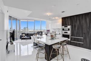 851 Ne 1st Ave 2204, Miami