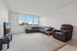 900 St Charles Pl APT 420, Pembroke Pines, FL 33026, - MLS#A11823475