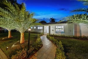 11530 NE 7th Ave, Biscayne Park, FL 33161 - MLS#A11823747