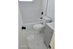 1000 W 28 St 17, Hialeah