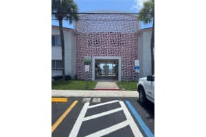 7921 East Dr 8, North Bay Village