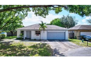 1077 Sw 120th Ave, Davie