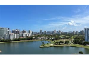 3625 N Country Club Dr 2205, Aventura