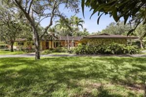 10920 Sw 68th Ave Rd, Pinecrest
