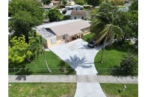 8301 Sw 38th St, Miami