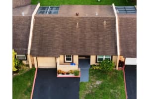 9410 S Meadows Cir, Miramar