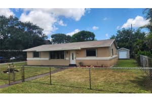 3295 Nw 214th St, Miami Gardens