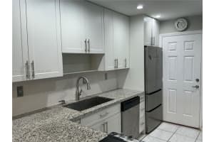 1160 Ne 191st St 32, Miami