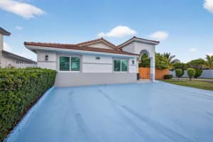8905 NW 112th St, Hialeah Gardens, FL 33018, Sold 07/15/25
