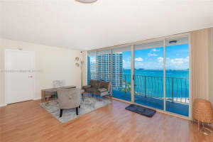 7601 E Treasure Dr 1517, North Bay Village