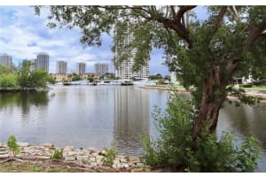 2930 Point East Dr E309, Aventura