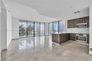 68 Se 6th St 712, Miami