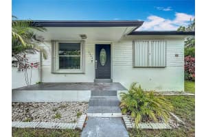 6464 Mcclellan St, Hollywood