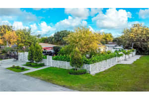 532 Nw 100th St, Miami