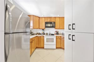 114 Royal Pk Dr, Oakland Park, FL 33309, Sold 08/25/25