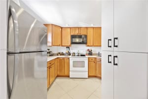 114 Royal Pk Dr, Oakland Park, FL 33309, Sold 08/25/25