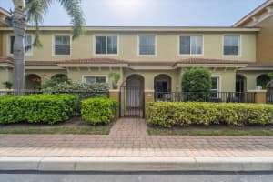 370 Lake Monterey Cir, Boynton Beach, FL 33426, - MLS#A11824997