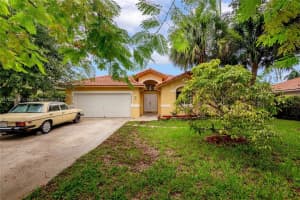 16859 Crestview Ln, Weston