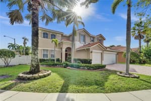 1379 Nw 166th Ave, Pembroke Pines